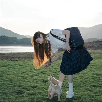 绿茵春色